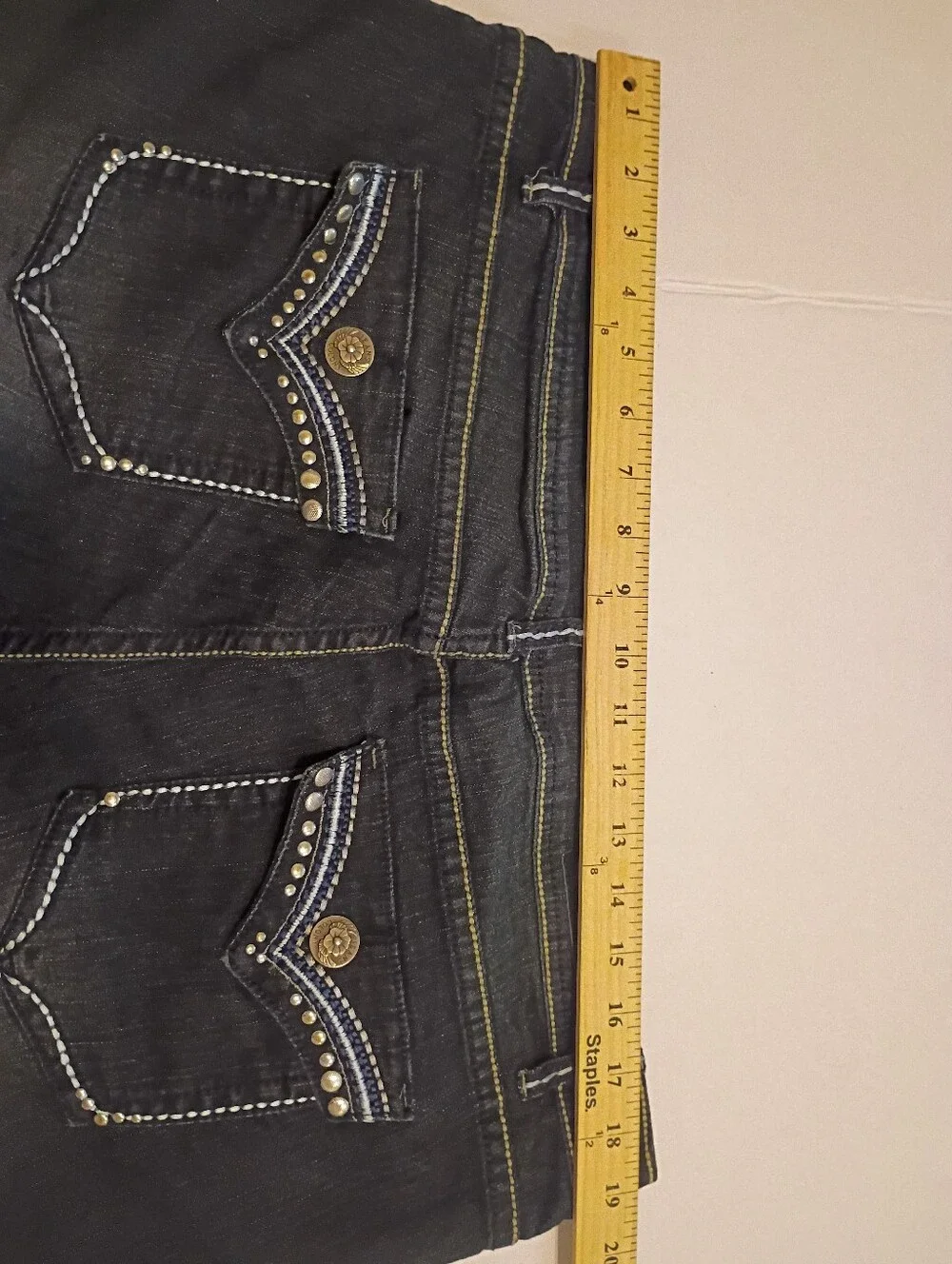 Jeans Colony Women's Dark Wash Cropped Jeans with Studs On Pockets Sz 18